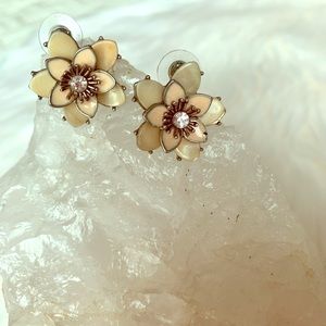 Vintage Pearlescent Flower Earrings